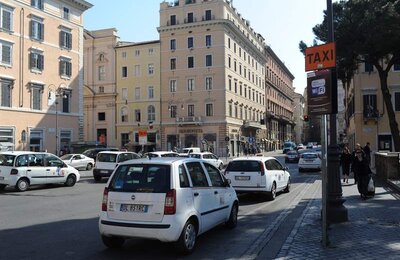 17 Aprile 2011 - 16 - Largo di Torre Argentina