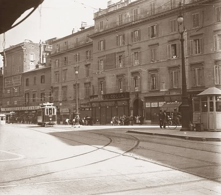Corso Vittorio Emanuele con gli edifici sulla destra ancora non demoliti