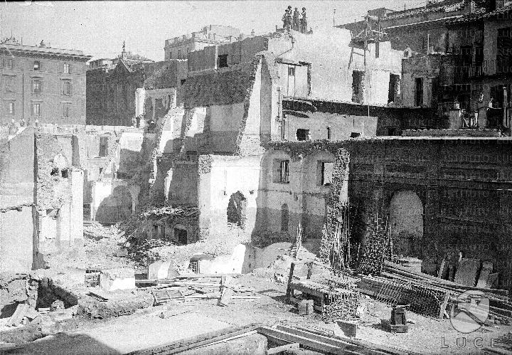 Largo di Torre Argentina durante le demolizioni, 1928