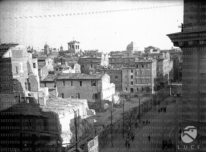 Largo di Torre Argentina durante le demolizioni, 1928